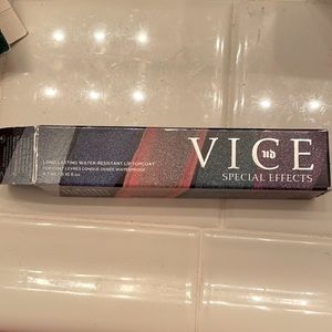 BNWB Urban Decay Lip Topper in Ritual